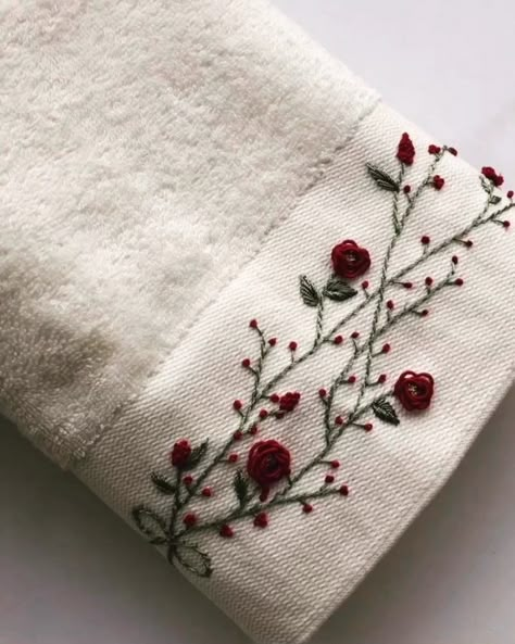 Simple Hand Embroidery, Hand Embroidery Patterns Free, Clothes Embroidery Diy, Simple Hand Embroidery Patterns, Hand Beaded Embroidery, Diy Embroidery Designs, Hand Embroidery Patterns Flowers, Floral Embroidery Patterns, Hand Embroidery Videos