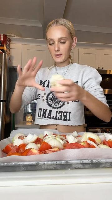 Tineke Younger on Instagram: "Roasted tomato soup🍅🥣 New episode of my cooking series is out linked in my bio🥰" Tineke Younger Recipes, Tineke Younger, Roasted Tomato Soup, Roasted Tomato, Tomato Soup, Roasted Tomatoes, Audio, On Instagram, Instagram