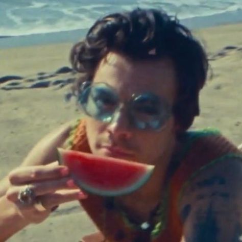 Harry Styles Icons, Harry Styles Watermelon Sugar, Harry Styles Songs, Paddy Kelly, Harry Styles Aesthetic, Watermelon Sugar, Harry Styles Pictures, Harry Styles Photos, Mr Style