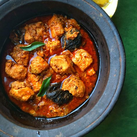 Kerala Red Fish Curry - The Familiar Kitchen Kerala Fish Curry, Fish Curry Recipe, Green Chili Peppers, Diced Green Chilies, Easy Indian Recipes, Kerala Food, Small Food Processor, Mustard Seeds, Fish Curry