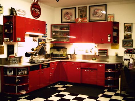 Top 10 Coolest Vintage Kitchens | Old Fashioned Families Vintage Metal Kitchen Cabinets, Red Garage, Vintage Kitchen Remodel, Metal Kitchen Cabinets, Vintage Kitchen Cabinets, Garage Makeover, Workshop Ideas, Workshop Organization, Garage Cabinets