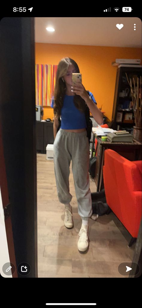 Tshirt And Sweatpants Outfit, Outfits With Gray Sweatpants, Cute Outfits With Grey Sweatpants, Brandy Sweatpants Outfit, Outfits With Grey Sweatpants, Nike Sweatpants Outfit, Nike Sweats Outfit, Nike Socks Outfit, Outfit Ideas Basic