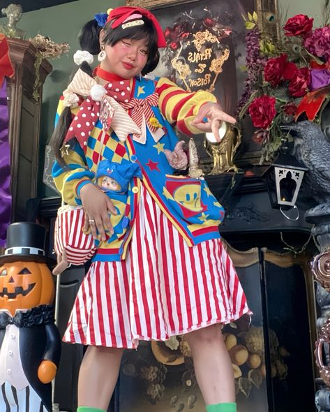 Treated like a clown these days, so might as well show up as one 🫶✨!! Always excited and happy to be able to style my @eggliencreations cardigan, it always brings me joy to get the opportunity to wear so many colors~ 🥰🧡Major plus they the pockets are big enough to hold all my little jester trinket children 😇🧡!! As a pick me up, I also treated myself to a pumpkin latte🎃 from @burnt.umber.oc and frankly it’s the best pick me up when you’re struggling with your job’s terrible upper management he... Clowncore Outfit, A Clown, Pumpkin Latte, Burnt Umber, A Pumpkin, Show Up, Style Me, Bring It On, How To Wear