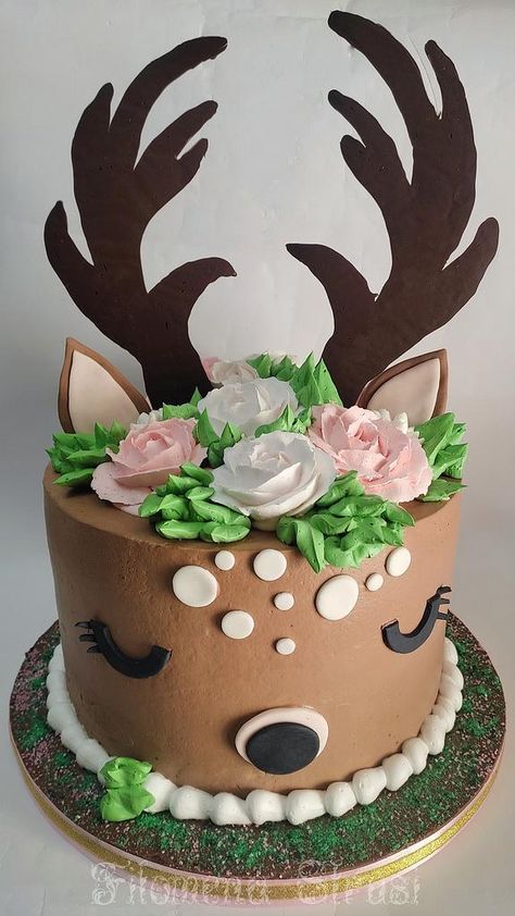 #birthdaycakes #christmas #birthday #cake #cakedecorating #cakeart #cakedecor #cakesdecor Reindeer Cakes, Deer Cakes, Animal Cakes, Oreo Pops, Animal Cake, Girl Cakes, Shower Cake, Pretty Cakes, Creative Cakes