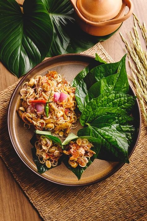 Thai Food Photography, Asian Food Photography, Spa Food, Authentic Thai Food, Laos Food, Vietnam Food, Thailand Food, Food Menu Design, Thai Dishes