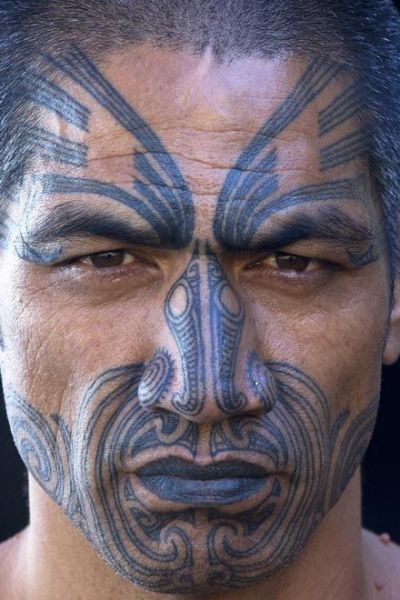 face-tattoos-09 Cool Face Tattoos, Indigenous Futurism, Ta Moko Tattoo, Polynesian People, Maori People, Maori Tattoos, Maori Tattoo Designs, Māori Culture, 얼굴 드로잉