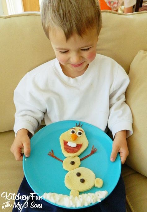 Olaf Pancakes for Breakfast from the new Disney movie Frozen! Fun Pancakes, Frozen Crafts, Pancakes For Breakfast, New Disney Movies, Pancake Art, Pancake Breakfast, Food Art For Kids, Kids Meal, Disney Frozen Olaf