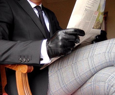 Daily routine: newspaper, suit, leather gloves... Suit With Gloves Men, Driving Gloves Aesthetic, Black Gloves Aesthetic Male, Leather Gloves Aesthetic Men, Black Leather Gloves Men, Leather Gloves Aesthetic, Suit With Gloves, Suit Gloves, Fashion For Men Over 40