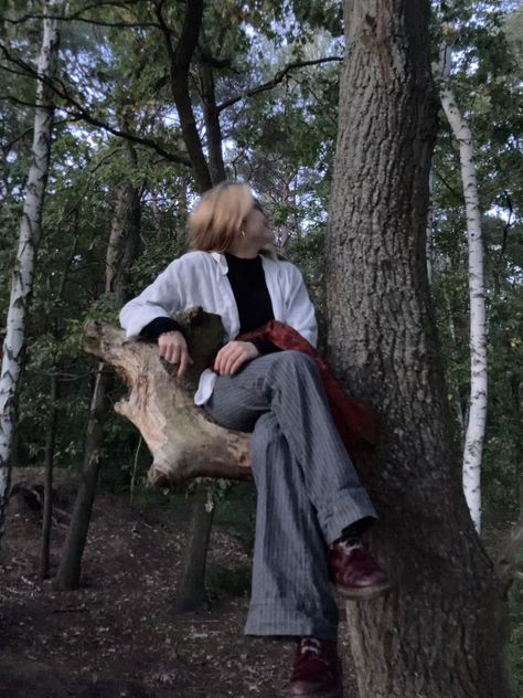 Person Sitting Looking Up, Person Sitting Reference, References Poses, Picture References, Vis Dev, Art Models, Free Oc, Sitting In A Tree, Oc Inspo