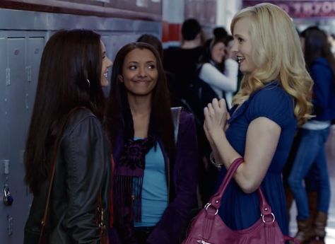 Nina dobrev as elena gilbert, kat graham as bonnie bennett, and candice king as caroline forbes in season 1 episode 1 of the vampire diaries Candice King, Bonnie Bennett, Vampire Diaries Cast, Good To See You, Caroline Forbes, Mystic Falls, Elena Gilbert, The Vampire Diaries, Vampire Diaries The Originals