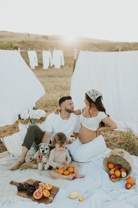 Italian Summer Vibes, Melissa Molinaro, Pregnancy Announcement Photoshoot, Maternity Photography Poses Outdoors, Baby Announcement Photoshoot, Cute Pregnancy Pictures, Maternity Photo Outfits, Maternity Photography Poses Pregnancy Pics, Maternity Photography Outdoors