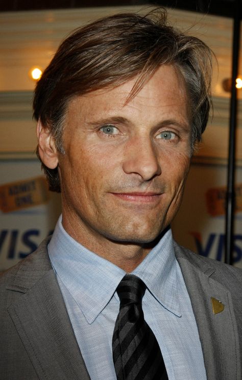 Cleft Chin, Mens Hairstyles Medium, Viggo Mortensen, First Ladies, 인물 사진, Famous Faces, Famous Celebrities, Good Looking Men, Stephen King