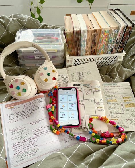 Notes Pink Aesthetic, Productive Bedroom, Desk Setup Laptop, Study Productive, Desk Setup Cozy, Setup Laptop, School Productivity, Notes Math, Bedroom Workspace