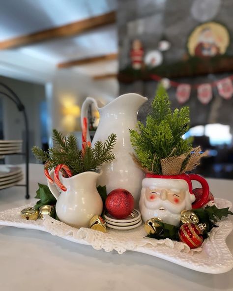 Kitchen Island Christmas Decor, Island Christmas Decor, Kitchen Island Christmas, Island Christmas, Cute Christmas Decorations, Christmas Vignettes, Christmas Decor Inspiration, Country Christmas Decorations, Christmas Mantel Decorations