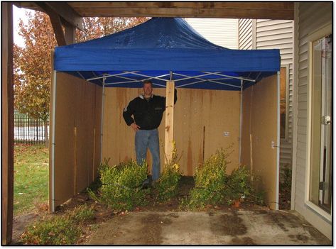 Covered potty area for wind, rain and snow Rain Shelter For Dogs, Covered Dog Potty Area Outside, Outdoor Dog Potty Area Winter, Garden Shelter Ideas, Shade For Dogs, Outdoor Dog Area, Dog Landscape, Dog Potty Area, Kennel Diy