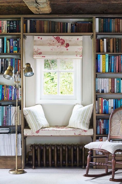 window seat in a reading nook in a countryside cottage Tiny Reading Nook, Designs For Bedrooms, Reading Nook Ideas, A Reading Nook, False Wall, Countryside Cottage, Cozy Reading Corners, Nook Ideas, Living Room Corner