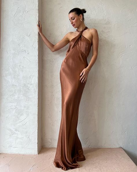 Experience the luxury of the Shona Joy High Neck Twist Maxi Dress in Almond. Nedlands | Toorak | Manly | Double Bay Boutiques are open… | Instagram Shona Joy, Skirt Socks, Blouse Outfit, Jeans Jumpsuit, Romper Pants, Cardigan Coat, Beauty Make Up, Coat Dress, Tank Shirt