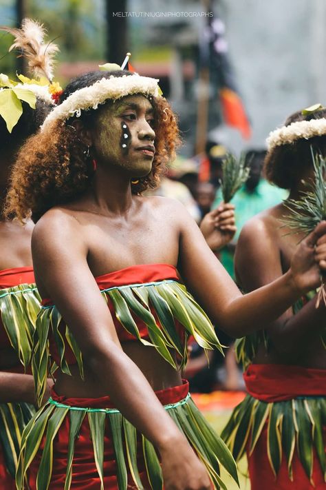 East New Britain culture, Papua New Guinea 🇵🇬 via Niugini Photography (Fb) Papua New Guinea Culture, East New Britain Province, Bmw Series, New Guinea, Developing Country, Papua New Guinea, South America, Spice Things Up, Visual Art