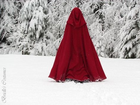 Red Riding Hood Aesthetic, Hood Aesthetic, Winter Costume, Red Tapestry, Red Ridding Hood, Wool Cape, Fairy Fashion, Red Hood, Throne Of Glass