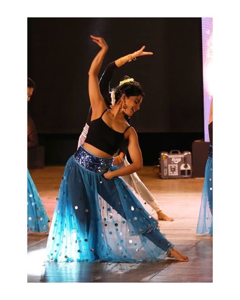 Sonal Devraj, Bollywood Dance Costumes, Indian Classical Dancer, Dance Competition Costumes, Outfits Indian, Competition Costumes, Crochet Clothing And Accessories, Bollywood Dance, Crochet Clothing