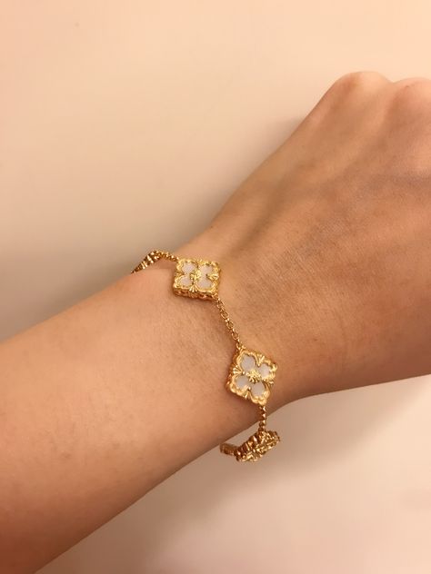 Buccellati bracelet Buccellati Bracelet, Buccellati Jewelry, Ethereal Jewelry, Gold Jewelry Outfits, Fancy Jewelry Necklace, Future Engagement Rings, Hand Bracelet, Classy Jewelry, Fancy Jewelry