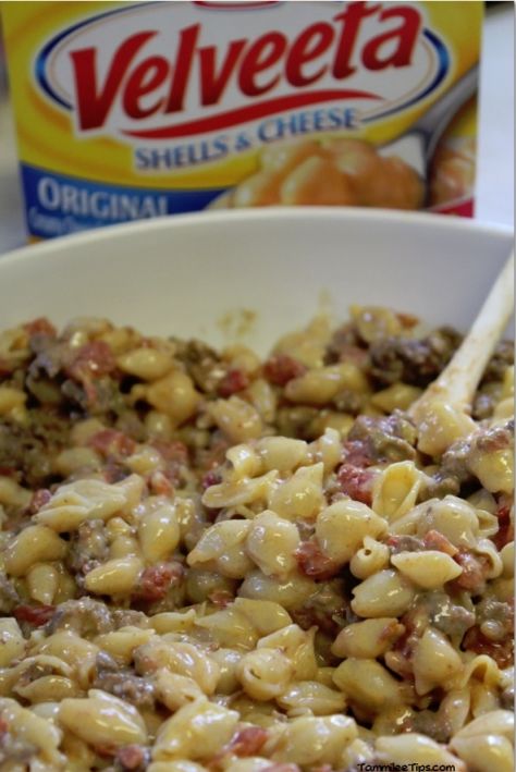 Tex Mex Velveeta Shells and Cheese Recipe and great savings with Kraft Coupons! Velveeta Shells And Cheese Recipes, Velveeta Shells And Cheese, Shells And Cheese, Cheese Stuffed Shells, Fettuccine Alfredo, Cheap Dinners, Easy Family Dinners, Cheap Meals, Tex Mex