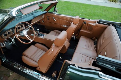 1960 Mustang Convertible, Vintage Convertible Cars, Vintage Car Interior, Coyote Engine, 1966 Mustang Gt, Green Convertible, Vintage Convertible, Mustang Gt Convertible, Old Fashioned Cars