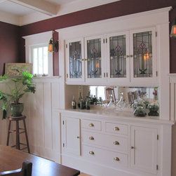 1920s Dining Room, Bungalow Dining Room, 1920s Kitchen, Dining Room Built Ins, Dining Room Pantry, Casual Dining Rooms, Outdoor Lounge Set, Dining Nook, Built In Cabinets