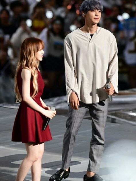 Red Velvet @ SMTown Live In Seoul #Wendy #Chanyeol Chanyeol Height, Kpop Male Idols, Male Kpop Idols, Red Velvet Smtown, Smtown Concert, Kpop Male, Sm Town, Exo Red Velvet, Exo Couple