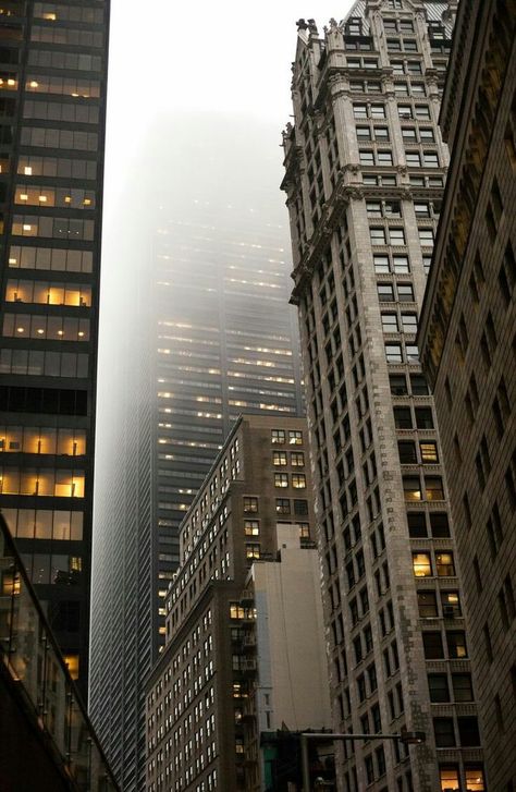 belle en rose 🌹 on Twitter: "Rain, new york city and us.… " Photographie New York, Fotografi Kota, Nyc Life, New York Life, City Vibe, The Fog, Dream City, Concrete Jungle, City Photography