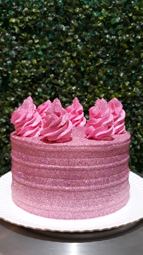 Barbie Core Birthday, Pink Cake Barbie, Bright Pink Birthday Cake, Pink Sparkly Birthday Cake, Bolo Pink Glitter, Pink Glitter Birthday Cake, Hot Pink Cake Ideas, Bolo Rosa Pink Com Glitter, Glitter Cake Ideas