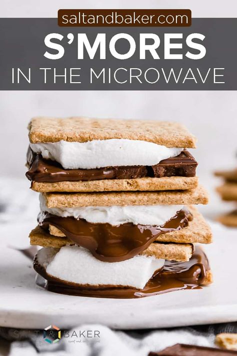 S'mores in the microwave is easy and mess free. The warm graham cracker, puffy marshmallow and melty chocolate are the best indoor s'mores. Microwave Smores, Smores Recipe, Easy Smores, Smore Recipes, Easy Snacks For Kids, Best Chocolate Desserts, Quick Treats, Easy No Bake Desserts, Easy Treats