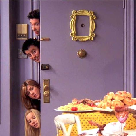 Friends Best Episodes, Thanksgiving Episodes, Monica's Door, Friends Thanksgiving Episodes, Friends Door, Monica Chandler, Friends Outfits, Monica And Chandler, Thanksgiving Parade