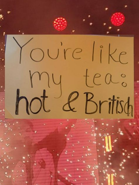 Team Louis News on Twitter: "Louis’ reaction to a sign that said “You’re like my tea: hot & British” last night! #LTWT #LTWTOslo © kkiana19… " Ltwt Outfit Idea, Marcel Styles, Hslot Outfit Ideas, Concert Signs, Harry Outfits, Concert Poster Design, Harry Styles Poster, Harry Styles Aesthetic, Harry Styles Concert