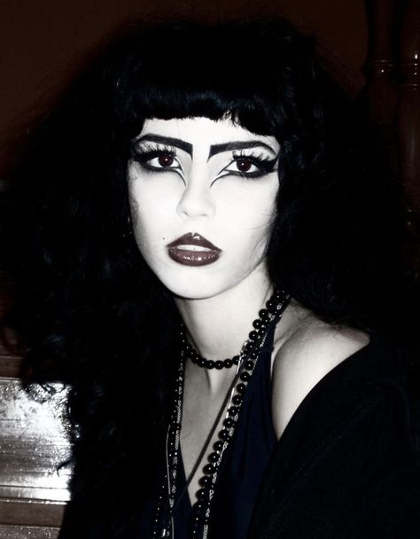 1980s Goth Makeup, Beginner Trad Goth Makeup, Traditional Goth Makeup 80s, Casual Trad Goth Makeup, Tradgoth Makeup 80s, Goth Makeup 90s, Easy Trad Goth Makeup, Tras Goth Makeup, Trad Goth Makeup Ideas