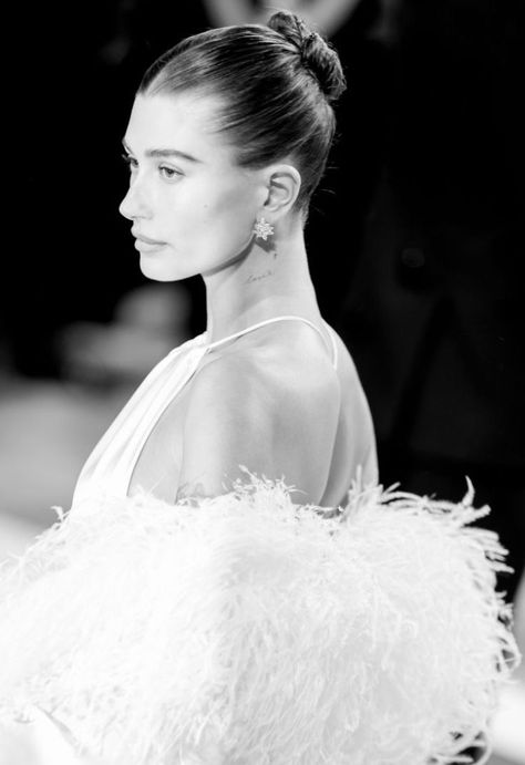 Hailey Bieber High Bun, Hailey Bieber Met Gala 2022, High Slick Bun, Hailey Bieber Bun, Hailey Bieber Met Gala, High Updo Wedding, Panama Wedding, Hair Sleek, Black Tie Wedding Guest Dress