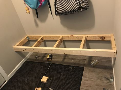 Mudroom Ideas Diy, Closet Bench, Small Mudroom Ideas, Mudroom Remodel, Mudroom Makeover, Mudroom Storage Bench, Mud Room Entry, Entry Closet, Mudroom Bench Seat