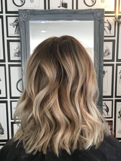 Babylights Blonde Root Melt, Dark Root Stretch Hair Blonde, Water Personality, Balayage Hair Blonde Dark, Root Stretch Hair, Root Stretch Hair Blonde, Blonde Root Stretch, Balayage Hair Blonde Dark Roots, Blonde Hair Levels