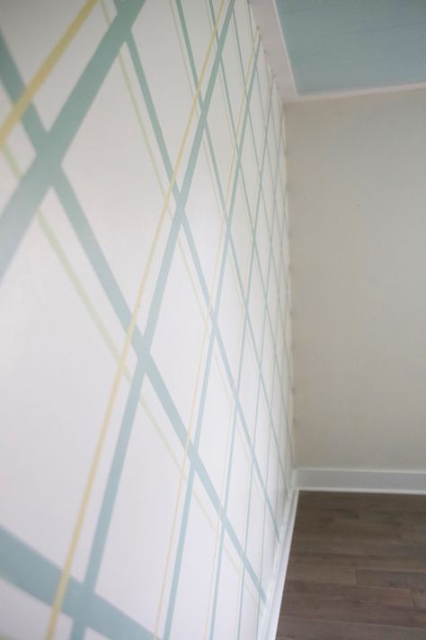 painting a plaid wall with frogtape® - The Handmade Home Diy Plaid Wall Paint, Hand Painted Plaid Wall, How To Paint Plaid Pattern On Wall, Diy Plaid Painted Wall, Painting Plaid Walls, Plaid Wall Paint, Painting Plaid Pattern How To, Diy Plaid Wall, Plaid Painted Wall