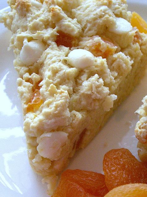 White Chocolate Scones Recipe, Apricot Scones Recipe, Apricot Scones, Chocolate Scones Recipe, White Chocolate Scones, Chocolate Apricot, Bread For Breakfast, Blackberry Syrup, Chocolate Scones