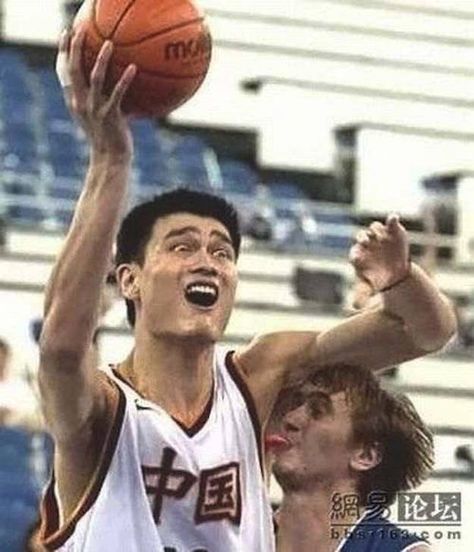 24 Perfectly Hilarious Basketball Pictures Funny Basketball Pictures, Sports Fails, Funny Facial Expressions, Wow Photo, Funny Sports Pictures, Basketball Funny, Perfectly Timed Photos, Olympic Athletes, Embarrassing Moments