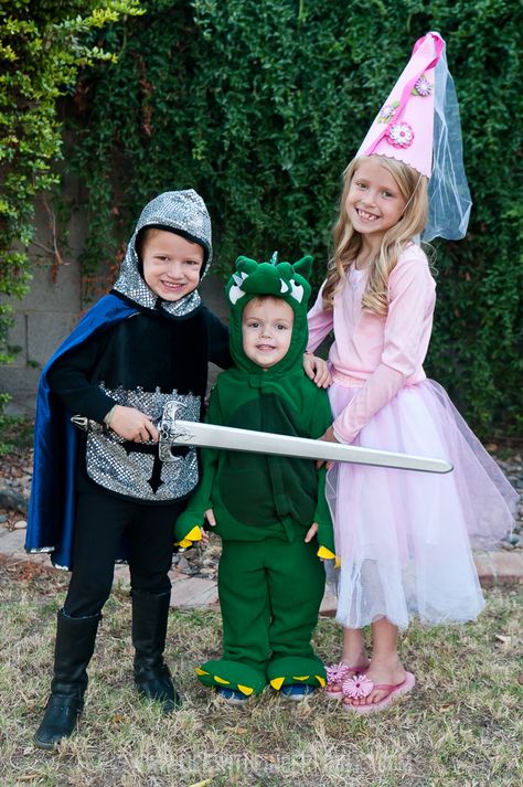 Knight In Shining Armor Costume Diy, Princess And Dragon Costume, Knight Family Costume, Knight And Dragon Family Costume, Princess And Knight Costume, Dragon Family Costume Ideas, Knight And Princess Costume, Dragon Family Costume, Easy Halloween Costumes For Kids