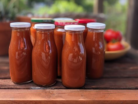 Old Fashioned Ketchup Recipe, Grape Tomato Recipes, Mini Tomatoes, Tomato Ketchup Recipe, Homemade Ketchup Recipes, Pickled Cherries, Ketchup Recipe, Homemade Ketchup, Tomatoes Recipe