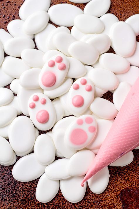 How to Make Bunny Paw Candy with How to Video | The Bearfoot Baker How To Make Bunny Feet, Bunny Paws, Icing Transfers, Diy Frühling, Easter Sugar Cookies, Easter Snacks, Easter Sweets, Royal Icing Transfers, Sugar Cookie Royal Icing