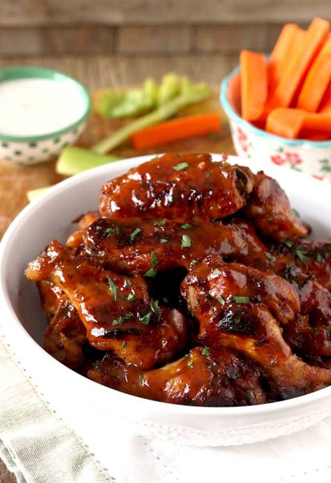 A white serving bowl of honey bbq slow cooker wings with ranch sauce and carrots for dipping in the background. Super Bowl Food Crockpot, Chicken In Slow Cooker, Best Superbowl Food, Spicy Asian Chicken, Super Bowl Food Easy, Slow Cooker Chicken Wings, Slow Cooker Bbq Chicken, Crockpot Appetizers, Honey Bbq Chicken