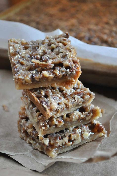 These vegan crispy pecan pie squares are one of my favorite treats. Super easy and totally addictive. Everyone will love these treats! Pecan Pie Squares, Vegan Fall Dessert, Pie Squares, Rabbit And Wolves, Vegan Pecan, Raisin Recipes, Vegan Bar, Pecan Pie Bars, Vegan Pie