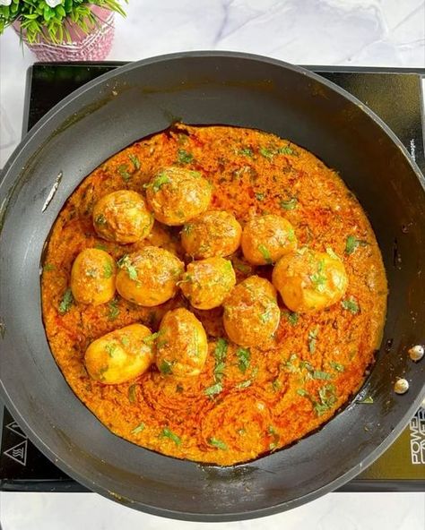 Dum Aloo, Food Recommendations, Garlic Chutney, Quiche Recipes Easy, Red Chilli Powder, Garlic Potatoes, Indian Cooking Recipes, Garlic Recipes, Quiche Recipes