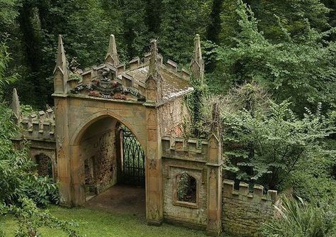 Medieval Entry, Derbyshire, England Chateau Medieval, Gate House, Chateau France, Friendly Ghost, Stately Home, Old Building, Abandoned Buildings, Fairy Houses, Pretty Places