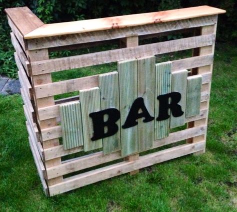 Palet Bar, Bbq Shed, Outdoor Pallet Projects, Pallet Bar Diy, Diy Outdoor Bar, Wood Table Diy, Diy Home Bar, Pallet Bar, Vegetable Garden Diy