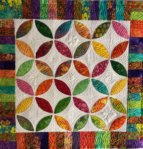 Orange Blossom Quilt, Orange Peel Quilts Ideas, Orange Peal, Winding Ways Quilt, Baby Orange, Circle Quilts, Longarm Quilting Designs, String Quilts, Chinese Patterns